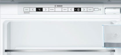 - KIS77AFE0 Séries 6 - Réfrigérateur Congélateur - Niche 158 X 56 Cm - Réfrigérateur 169 L + Congélateur 61 L - Charnière Plate - Vitafresh Plus, 2 plus Frais - Lowfrost - Fabriqué En Allemagne