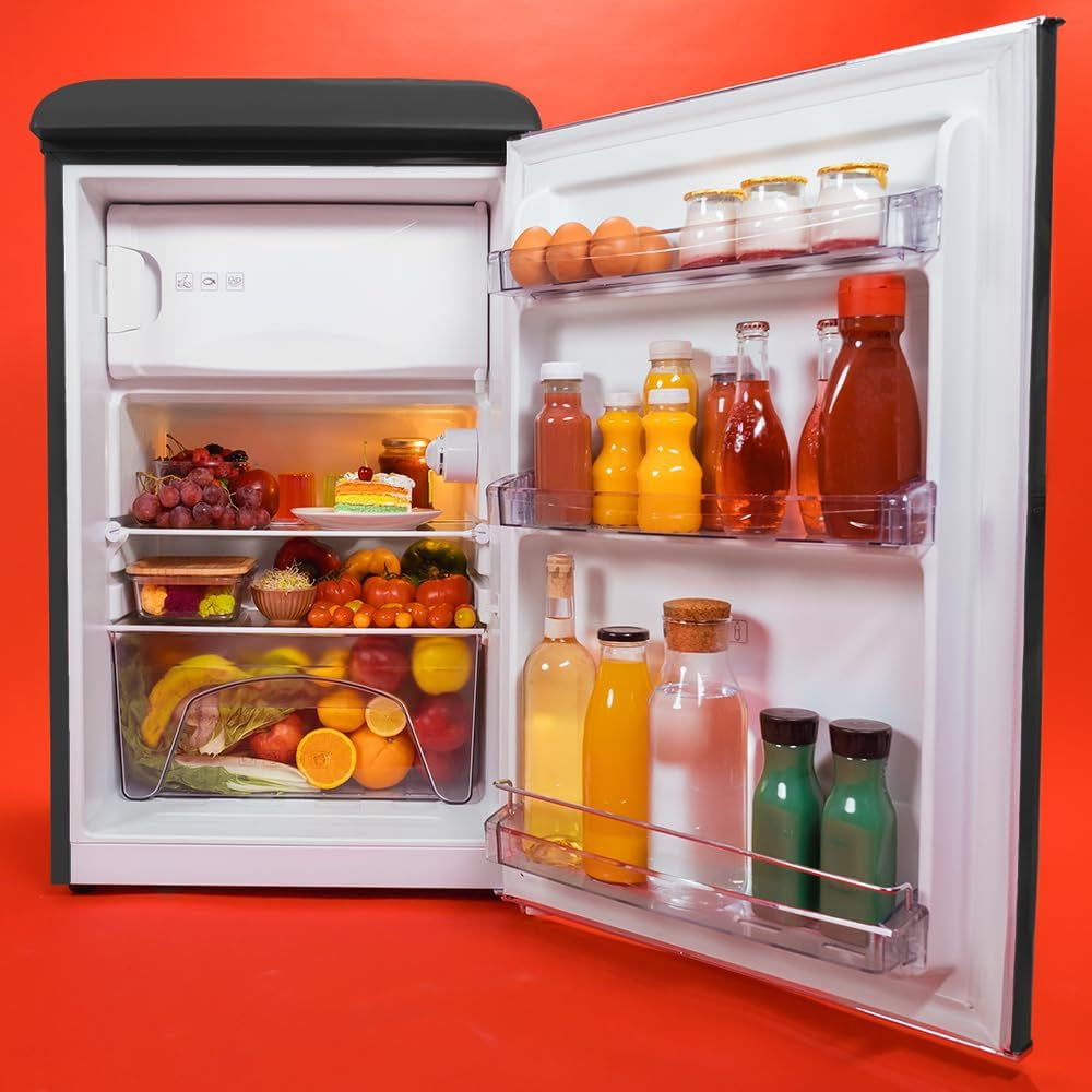 Mini Frigo Réfrigérateur Rétro Bolero Coolmarket TT Origin 110 Noir E. Mini Frigo Rétro Avec Une Capacité De 110L, Classe E, Icebox, LED Intérieur, Poignée Chromée, Plateaux En Verre