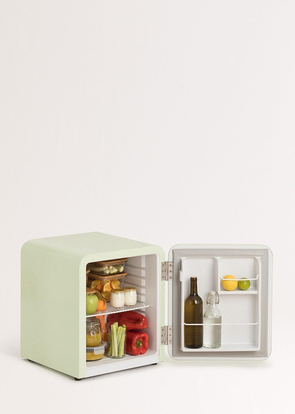 RETRO FRIDGE 50 Sand/Réfrigérateur Vert Pastel Poignée Sable 85 W, Mini Bar, Une Étagère, Design Rétro, 50 Cm, Deux Étagères, Capacité De 48 L, Économie D'Énergie, 50 X 44 X 49,8 Cm