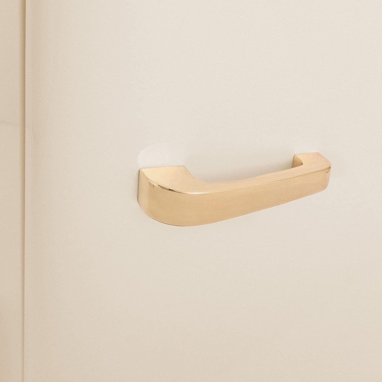 / RETRO FRIDGE 83.5 Gold/Réfrigérateur Blanc Cassé Avec Poignée Or/Pratique Et Fonctionnel, Matériaux Résistants
