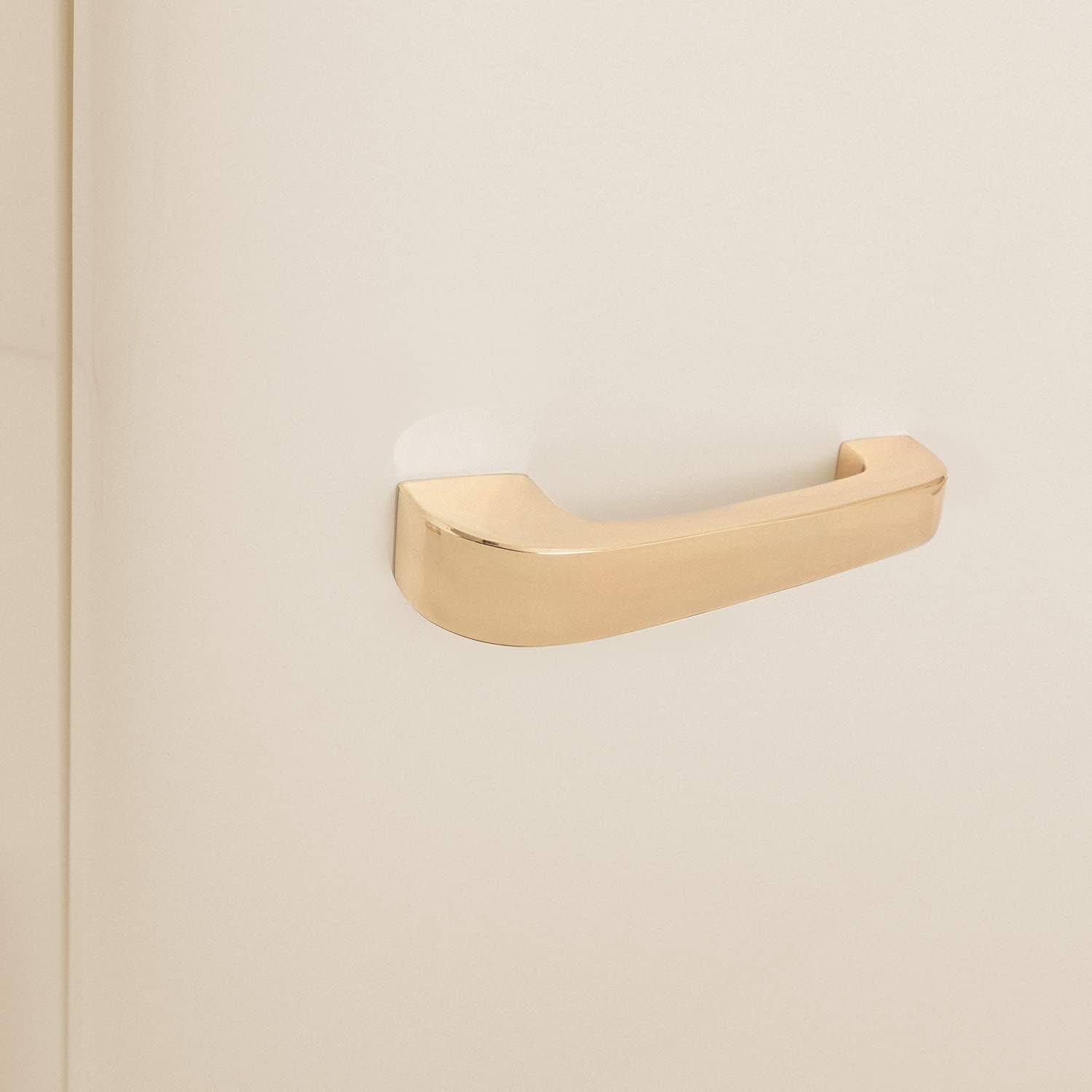 / RETRO FRIDGE 83.5 Gold/Réfrigérateur Blanc Cassé Avec Poignée Or/Pratique Et Fonctionnel, Matériaux Résistants