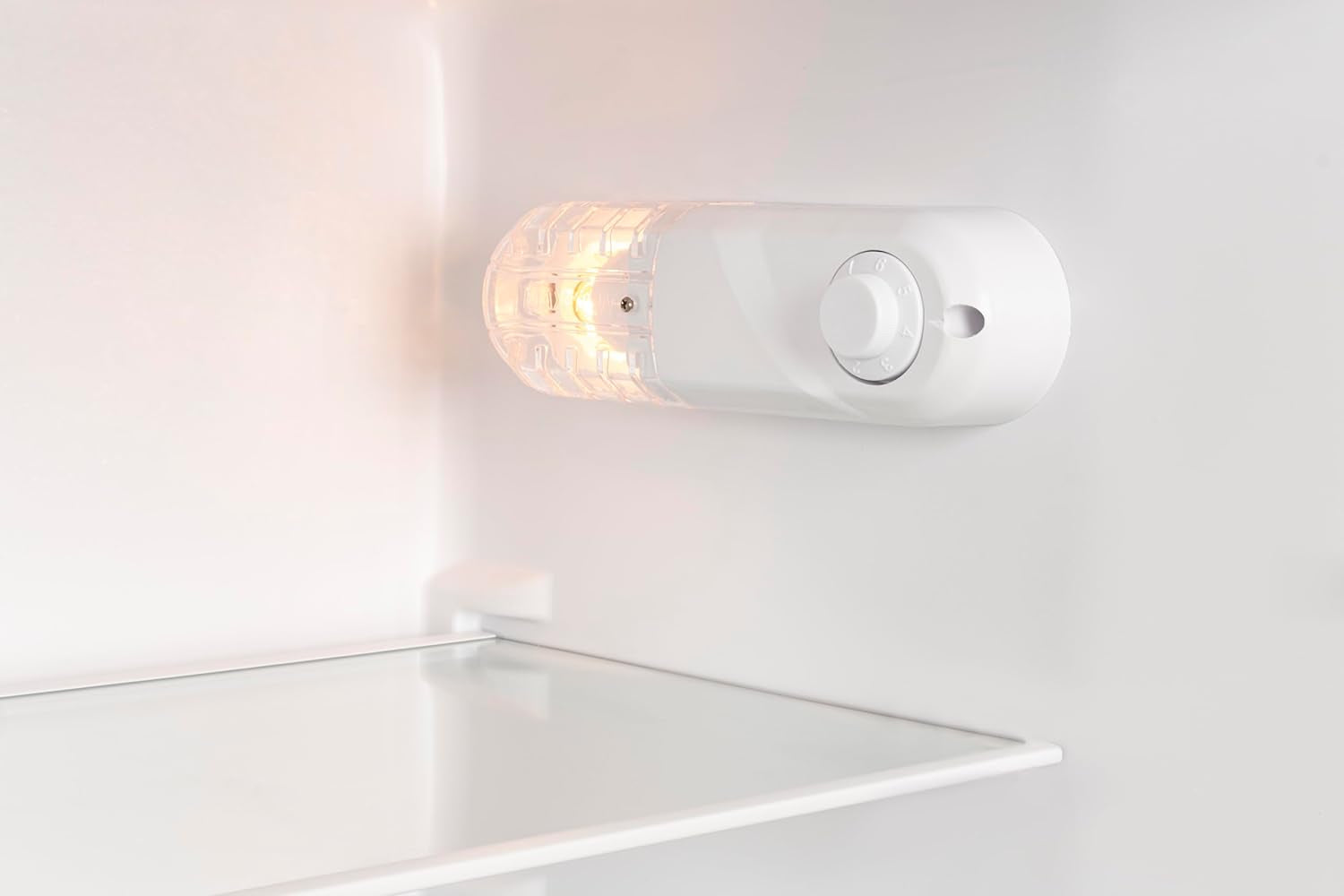 SCDD205W, Réfrigérateur Deux Portes, 206L(169+37), Froid Statique, Poignée Intégrée, 3 Clayettes Verre, 3 Balconnets, Thermostat Réglable, Portes Réversibles, Blanc