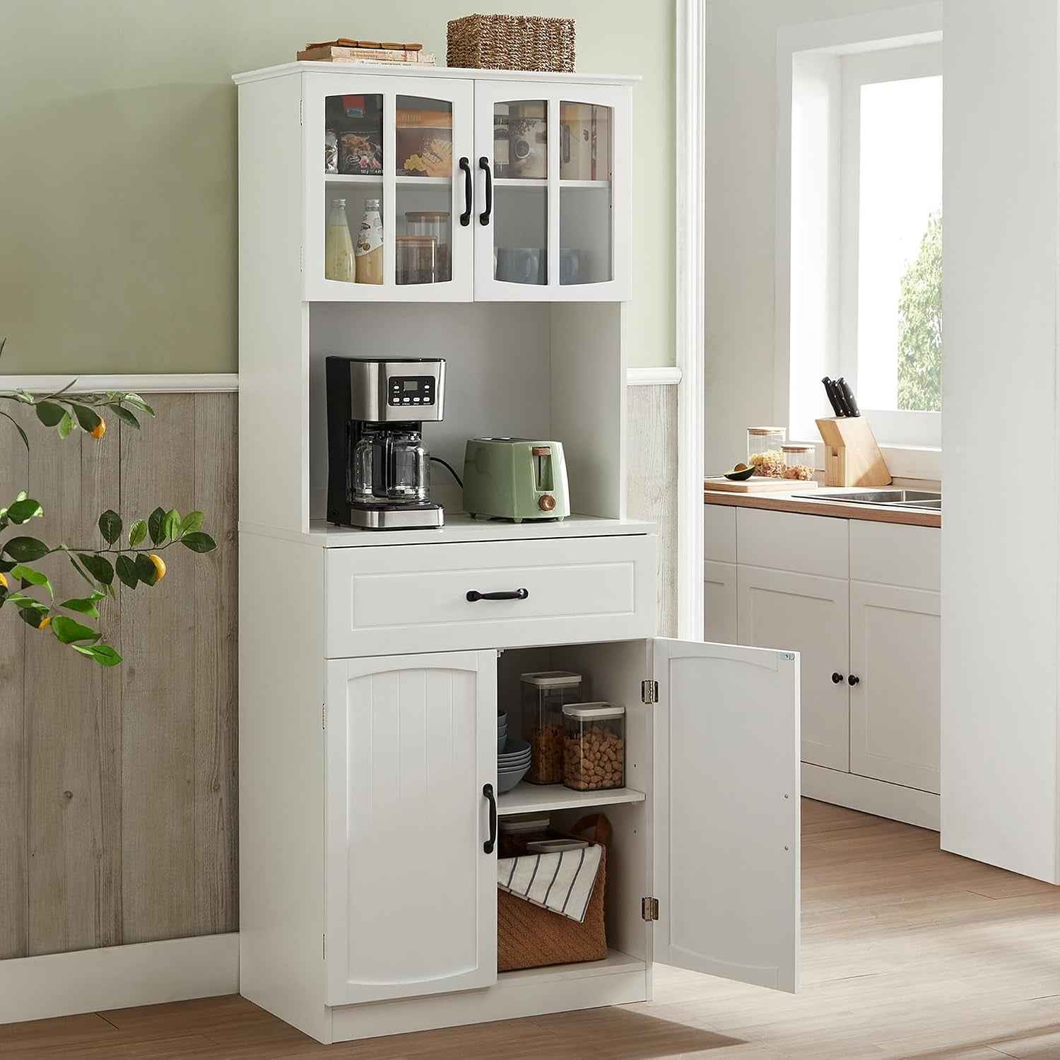 Buffet Haut Cuisine, Meuble De Rangement, Garde-Manger, Vaisselier, Avec Portes En Verre Et Étagères Réglables, Trou De Passage Des Câbles, Pour Micro-Ondes, Style Moderne, Blanc LSC361W21 | Armoire Multi-Usages Avec Étagères Réglables, Trou De Câble, Sty