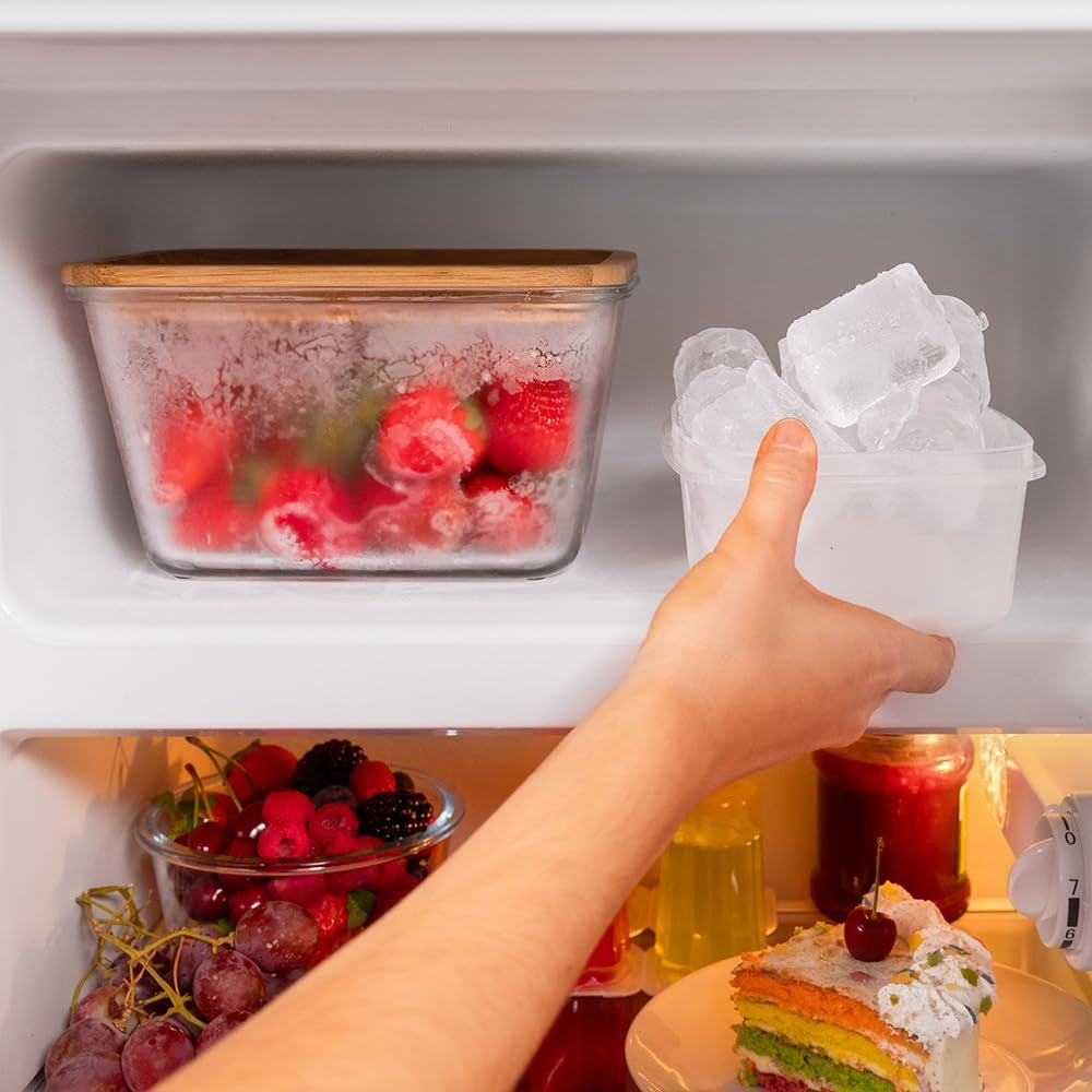Mini Frigo Réfrigérateur Rétro Bolero Coolmarket TT Origin 110 Noir E. Mini Frigo Rétro Avec Une Capacité De 110L, Classe E, Icebox, LED Intérieur, Poignée Chromée, Plateaux En Verre