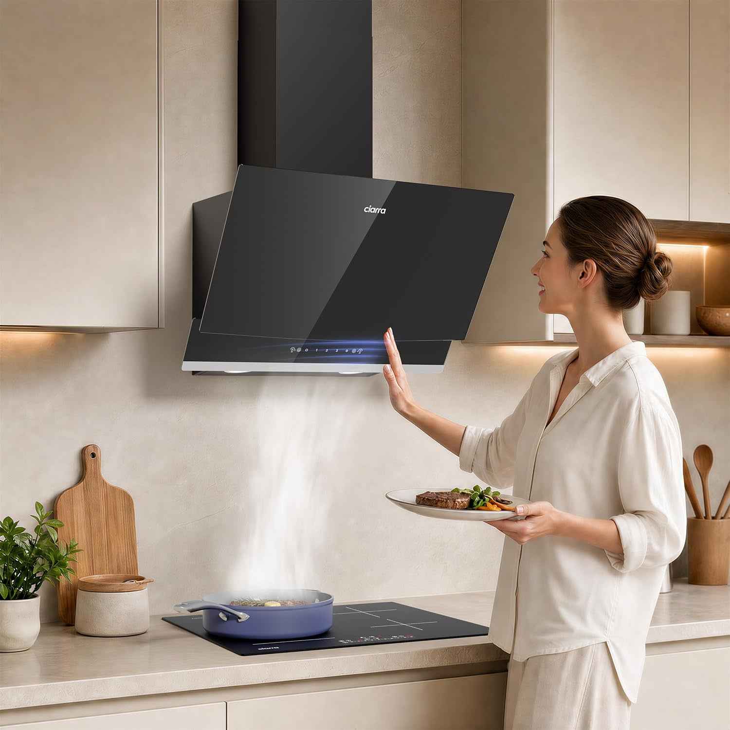 CBCB6736A Hotte Aspirante Inclinée 60 Cm A+++ 710 M³/H Gestuelle | Commande Tactile, 61 Db, Évacuation/Recyclage, Filtre Charbon CBCF003 Inclus, LED 2 Intensités, Verre Noir Facile À Nettoyer