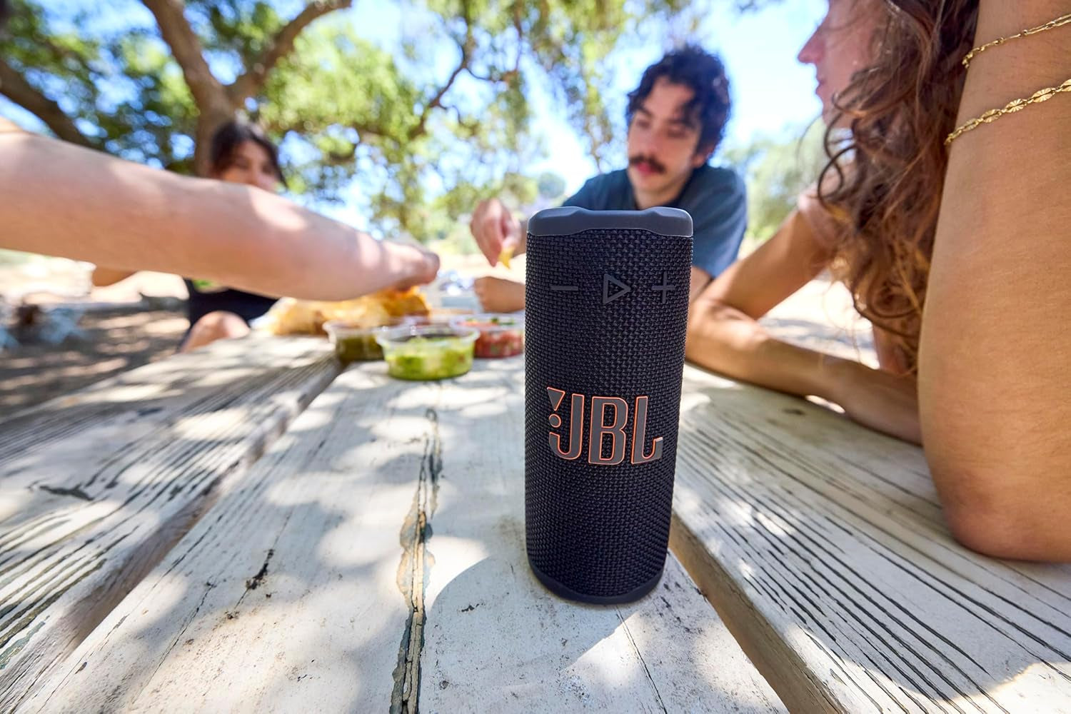 Grip, Enceinte Bluetooth Compacte, Blanc | AI Sound Boost, Étanchéité IP68, Éclairage D’Ambiance, 14 H D’Autonomie, Connexion Multi-Enceintes Auracast, App  Portable