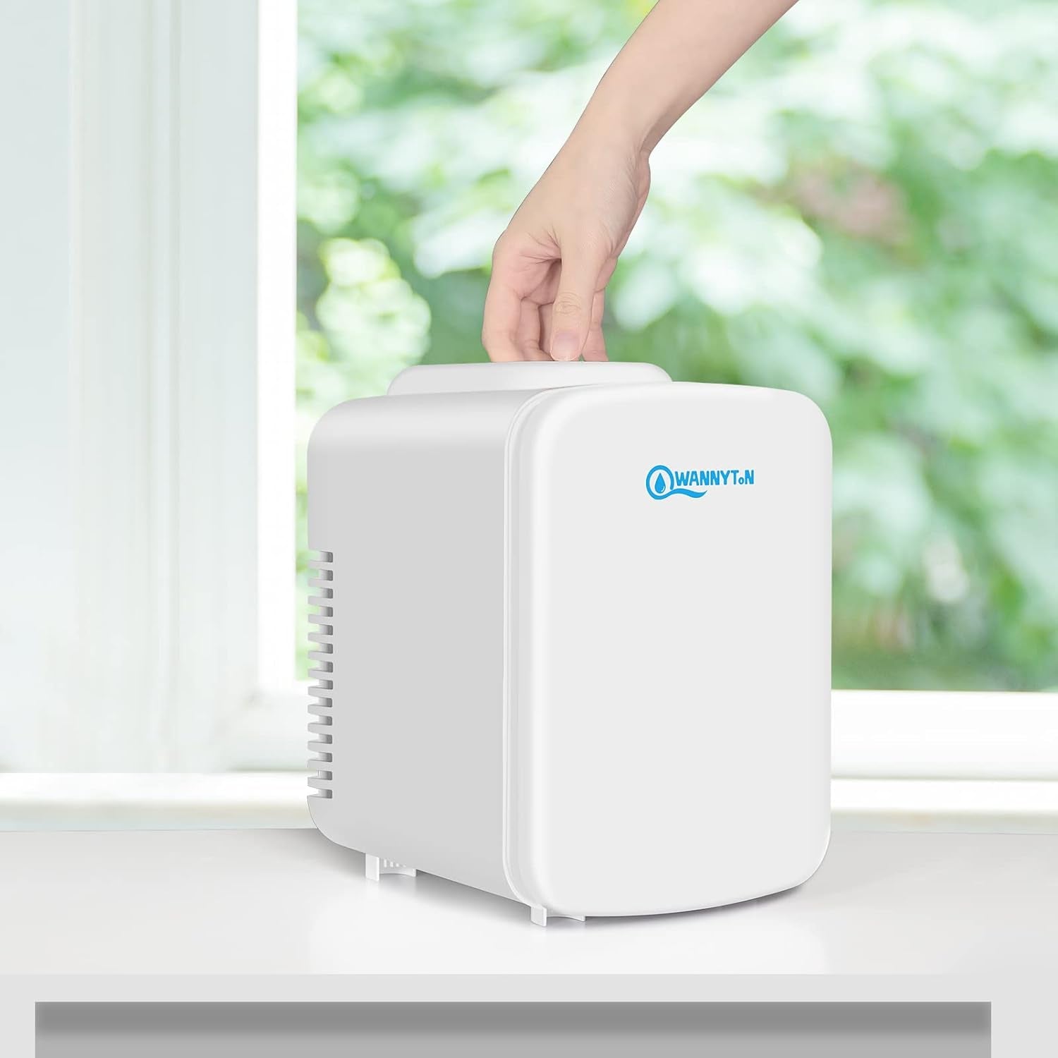 4L Mini Frigo, Petit Réfrigérateur Portable, Réfrigérateur Cosmétique, Frigo Mignon, Fonction Froid/Chaud Pour Bureau, Chambre, Voiture, Voyage, 220V/12V, Blanc, 24,5X18,5X27Cm