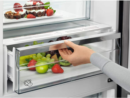 RCB736D5MX Réfrigérateur Combi 2,01 M, Dclass A+++, Customflex Cooling 360° Multiflow Twintech, Écran LED, Tiroir Extrachill, Poignée Intégrée, Lumières LED, Inox