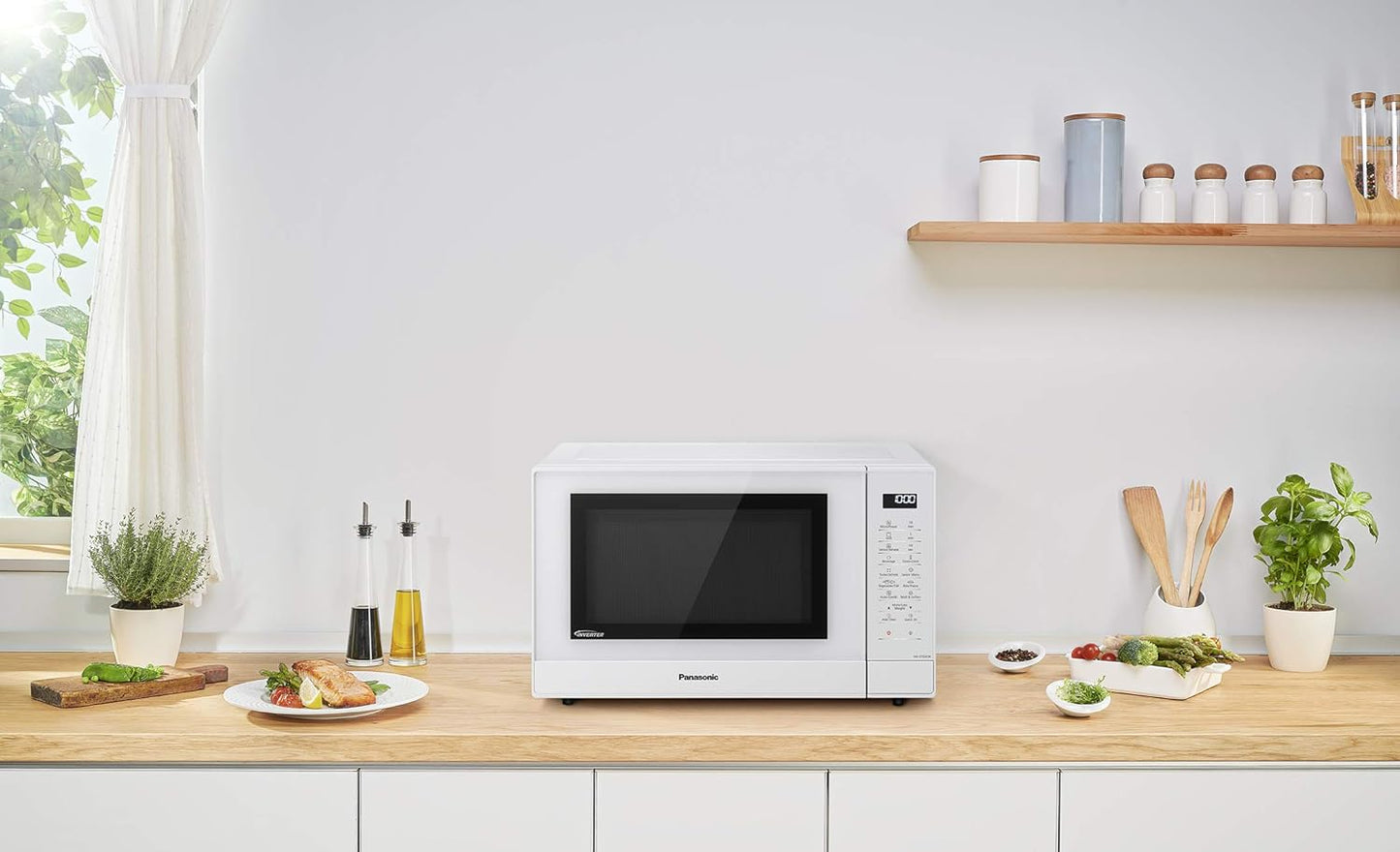 NN-GT45KWSUG Four Micro-Ondes Gril Et Plateau Tournant En Verre, 31L, 1000W, Technologie Inverter, 24 Programmes Auto, Décongélation, 7 Niveaux De Puissance, Minuterie, Affichage LED, Blanc