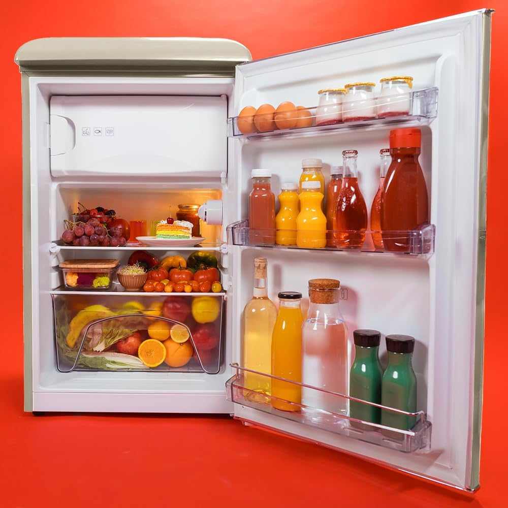 Mini Frigo Réfrigérateur Rétro Bolero Coolmarket TT Origin 110 Beige E. Mini Frigo Rétro Avec Une Capacité De 110L, Classe E, Icebox, LED Intérieur, Poignée Chromée, Plateaux En Verre