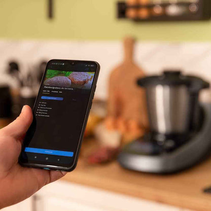 Robot De Cuisine Multifonction Mambo Touch - 1600 W, 37 Fonctions | Écran Tactile TFT 5" Avec Livre De Recettes Intégré, Capacité 3,3 Litres, Application, Balance Et Jarre En Acier Inoxydable