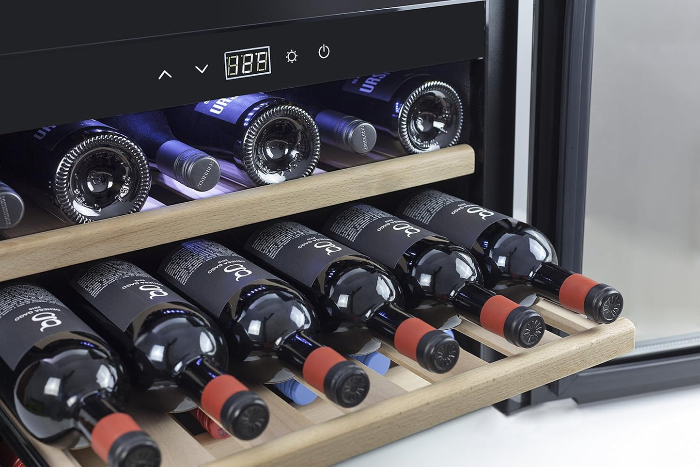 Caso 627 Vin Réfrigérateur Montage Encastré ()/A/44,5 Cm/138 Kwh/An/18 Bouteilles Partie Réfrigérateur/Congélateur Partie Isotherme/Électronique De Température Réglable De 5–20 °C/Noir