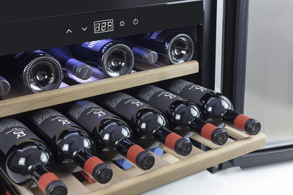 Caso 627 Vin Réfrigérateur Montage Encastré ()/A/44,5 Cm/138 Kwh/An/18 Bouteilles Partie Réfrigérateur/Congélateur Partie Isotherme/Électronique De Température Réglable De 5–20 °C/Noir