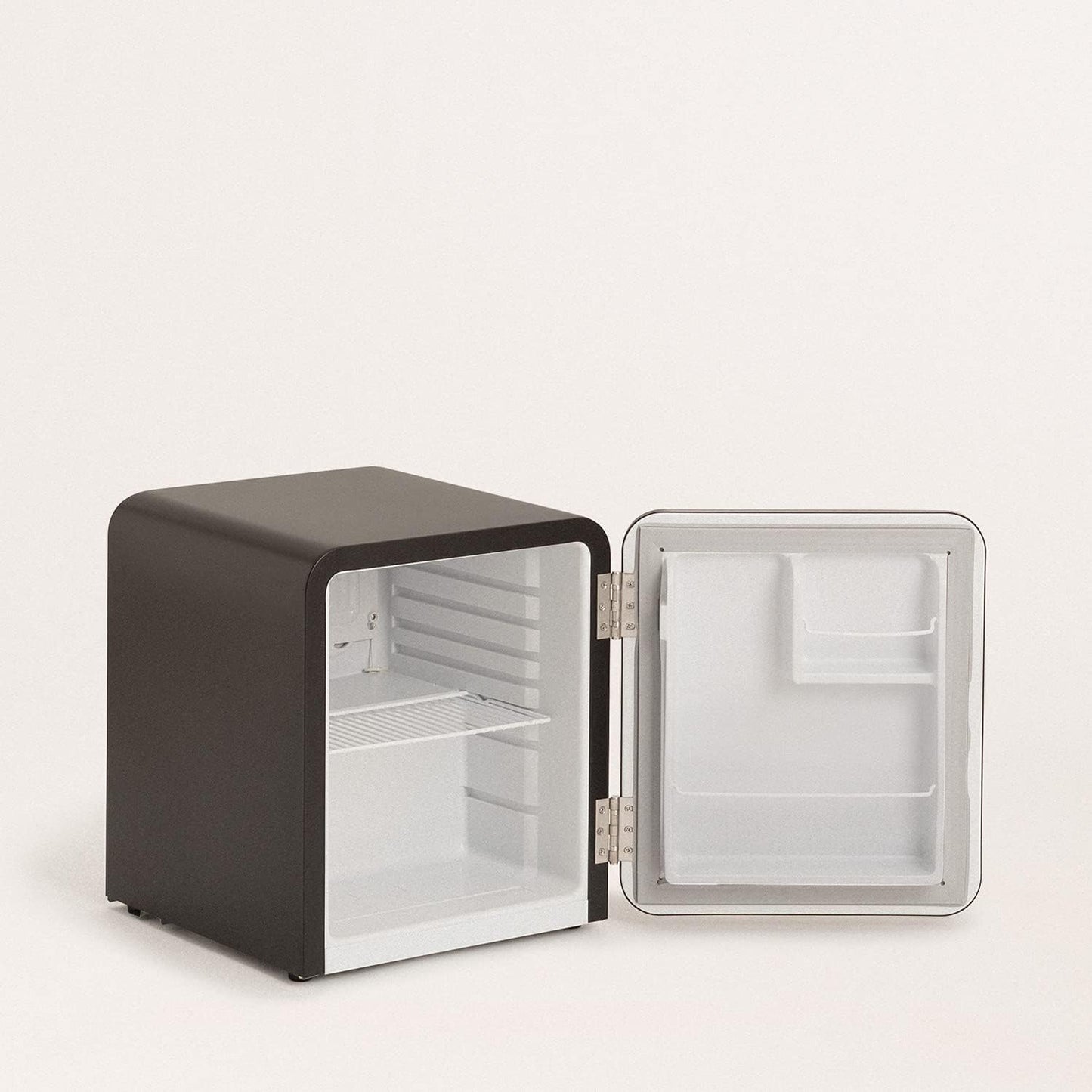 / RETRO FRIDGE 50 Silver/Réfrigérateur Noir Avec Poignée Argent/Pratique Et Fonctionnel, Matériaux Résistants
