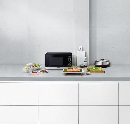 NN-GD38HSSUG Four Micro-Ondes Inverter Et Grill Avec Plateau Tournant, 23 Litres, Acier Inoxydable, 1000 W, Grill 1000 W, 17 Programmes Automatiques, Grille Métallique, Noir