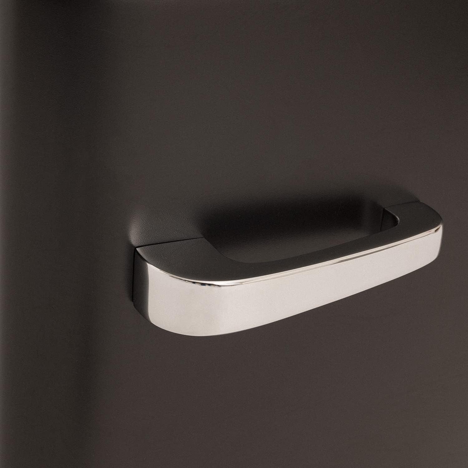 / RETRO FRIDGE 50 Silver/Réfrigérateur Noir Avec Poignée Argent/Pratique Et Fonctionnel, Matériaux Résistants