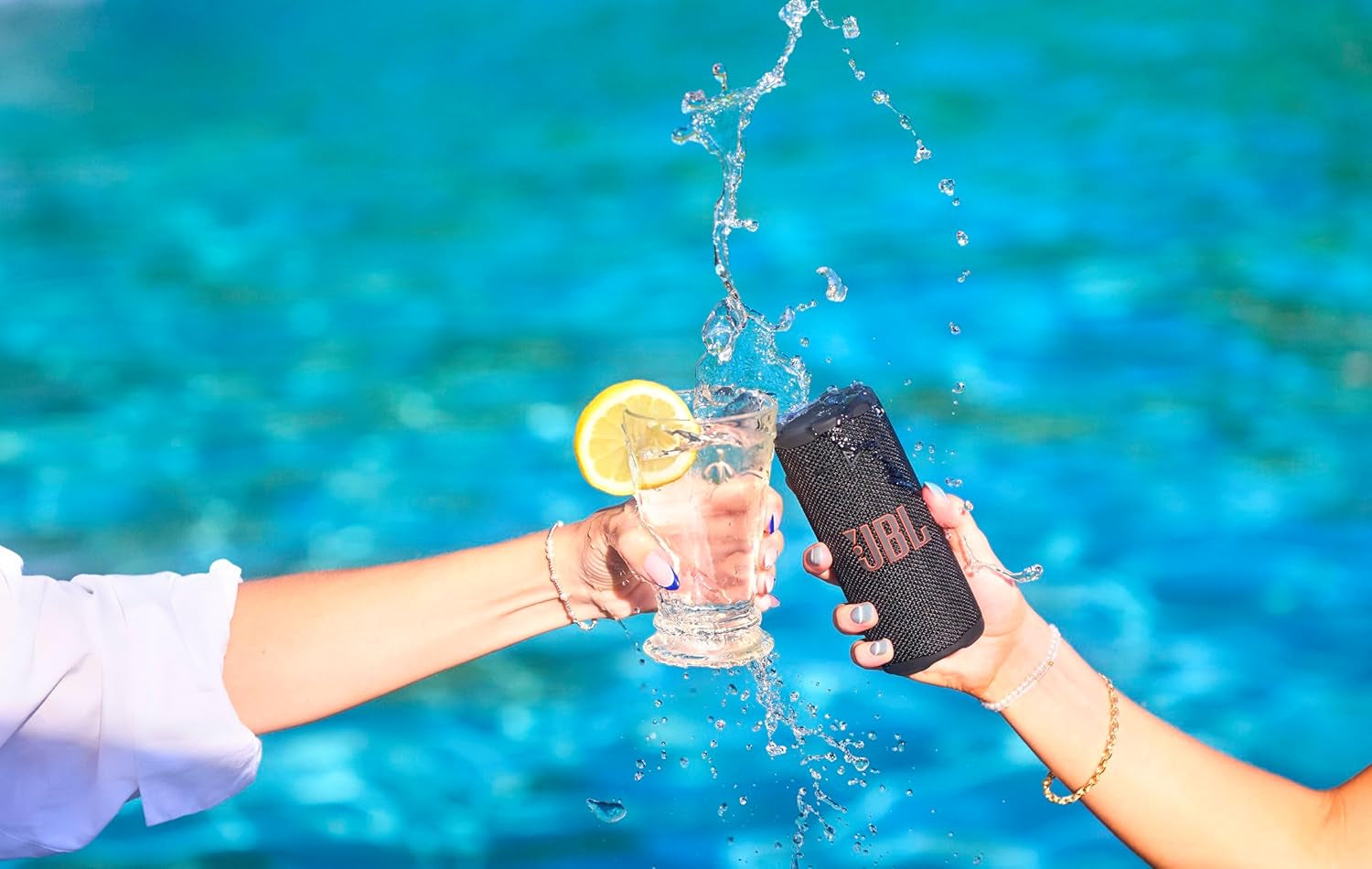 Grip, Enceinte Bluetooth Compacte, Blanc | AI Sound Boost, Étanchéité IP68, Éclairage D’Ambiance, 14 H D’Autonomie, Connexion Multi-Enceintes Auracast, App  Portable
