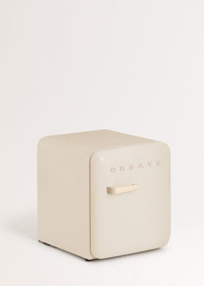 RETRO FRIDGE 50 SAND - Réfrigérateur Blanc Cassé Poignée Sable / 85 W, Mini Bar, Une Étagère, Design Rétro, 50 Cm, Deux Étagères, Capacité De 48 L, Économie D'Énergie, 50 X 44 X 49,8 Cm