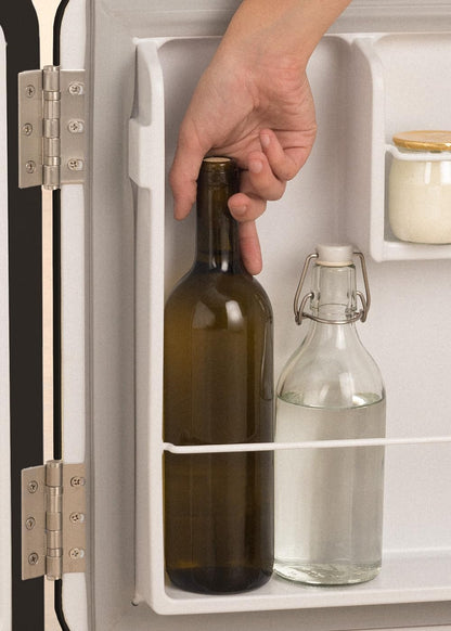 RETRO FRIDGE 50 SAND - Réfrigérateur Noir Poignée Sable / 85 W, Mini Bar, Une Étagère, Design Rétro, 50 Cm, Deux Étagères, Capacité De 48 L, Économie D'Énergie, 50 X 44 X 49,8 Cm