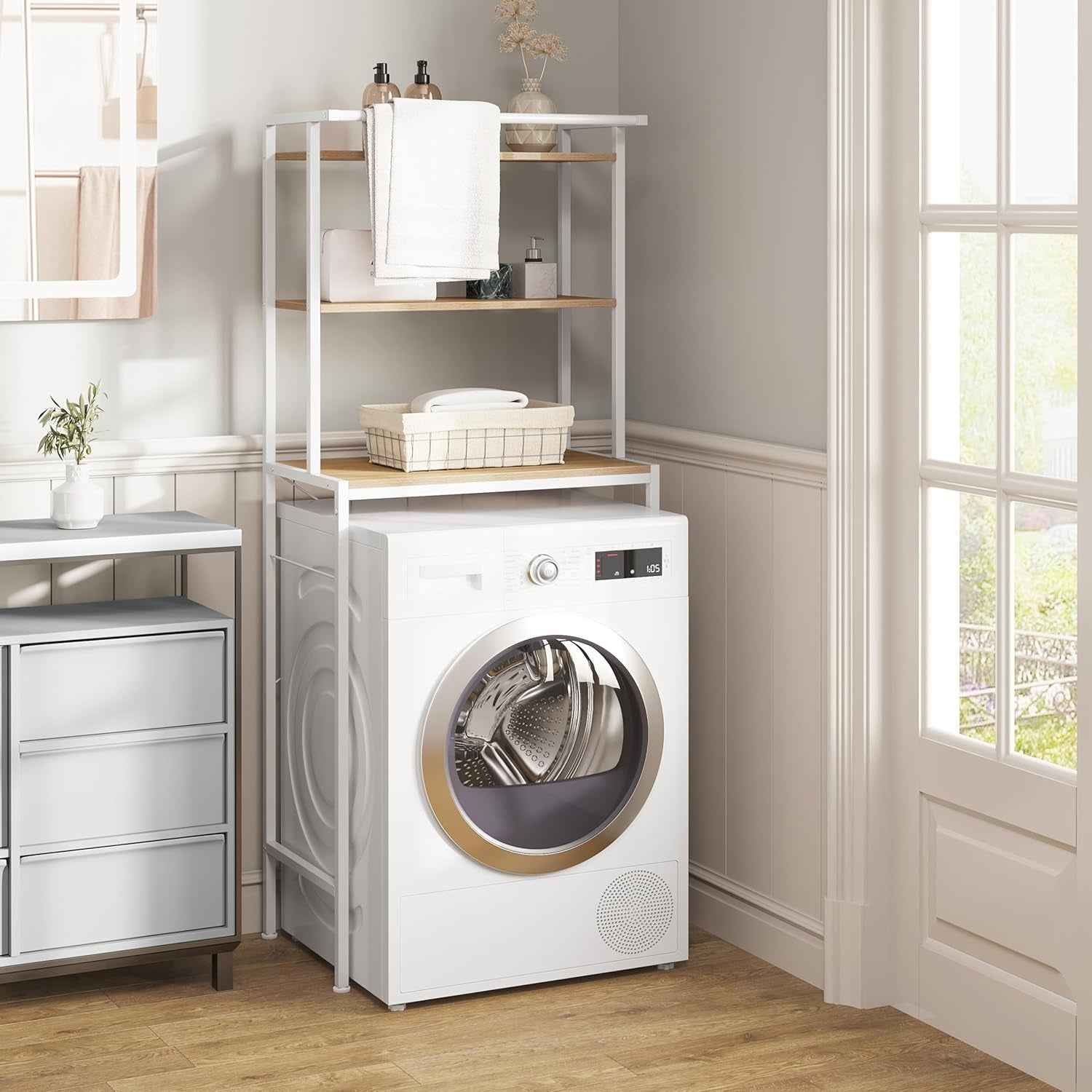 Meuble Machine À Laver, Meuble Dessus WC, À 3 Niveaux, Avec Barre De Suspension, Chêne Clair + Blanc, 67X40X162Cm | 3 Niveaux ; Barre De Suspension ; Autoportante ; Salle De Bain Ou Buanderie