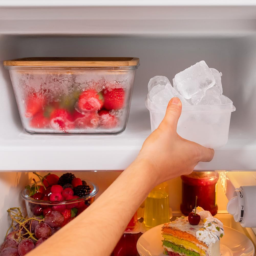 Mini Frigo Réfrigérateur Rétro Bolero Coolmarket TT Origin 110 Beige E. Mini Frigo Rétro Avec Une Capacité De 110L, Classe E, Icebox, LED Intérieur, Poignée Chromée, Plateaux En Verre