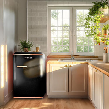 Mini Frigo Réfrigérateur Rétro Bolero Coolmarket TT Origin 110 Noir E. Mini Frigo Rétro Avec Une Capacité De 110L, Classe E, Icebox, LED Intérieur, Poignée Chromée, Plateaux En Verre