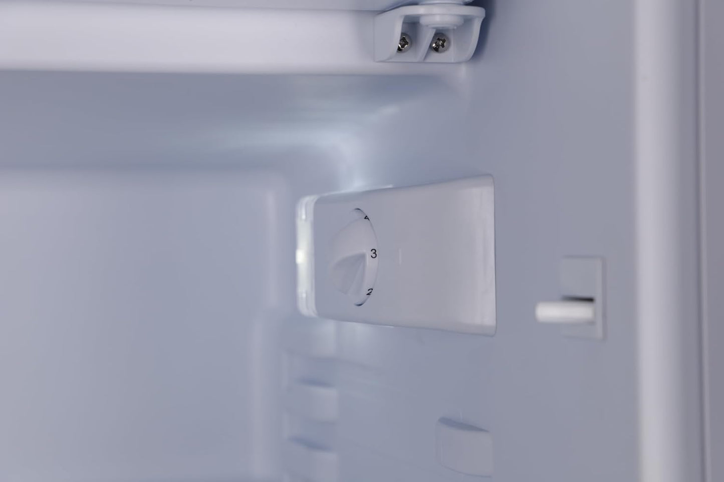 Réfrigérateur Encastrable Avec Compartiment Congélateur 3 Étoiles / 82Cm De Hauteur / 81L De Capacité Utile/Charnières De Porte Réversibles/Pieds Réglables / KSU50-11