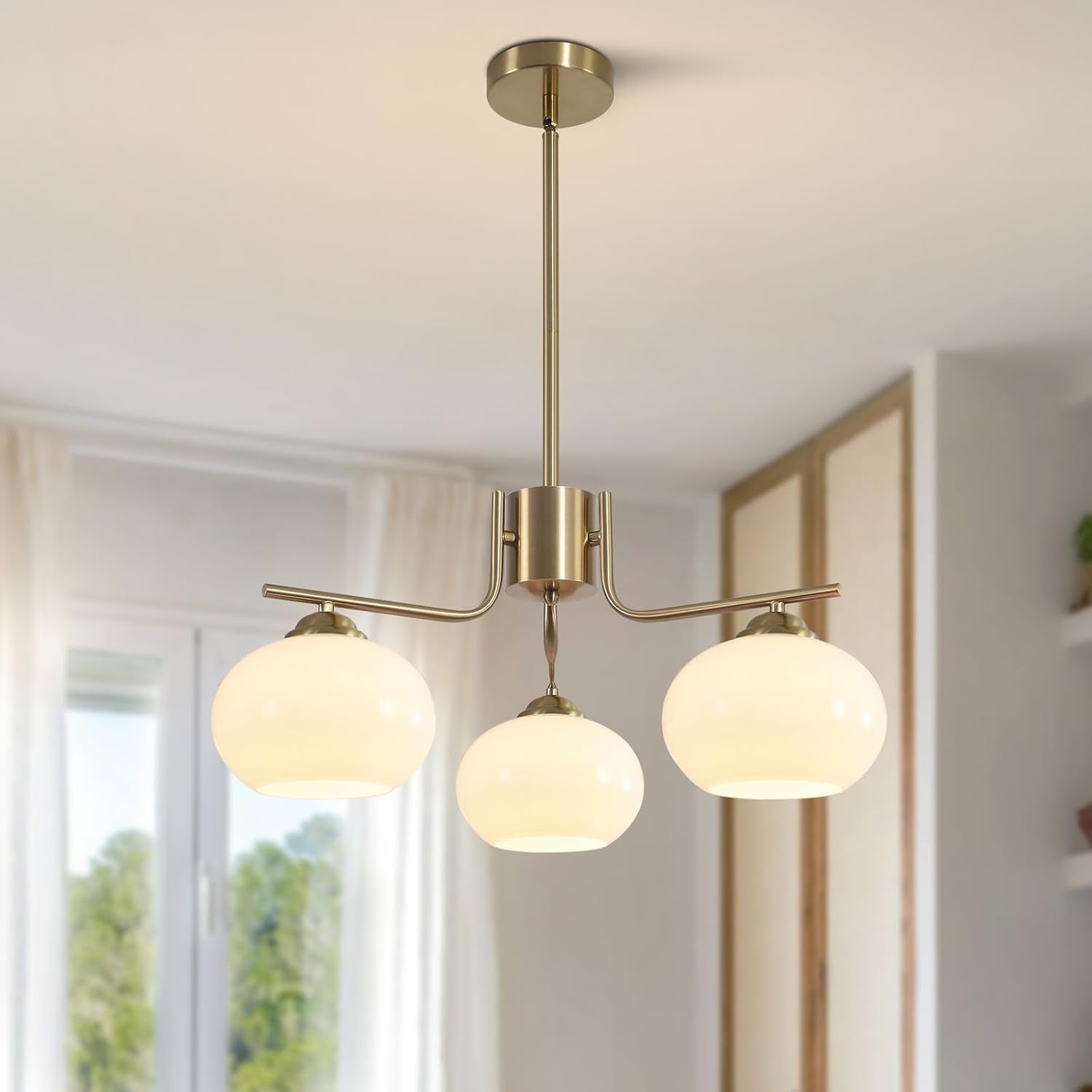 Lustres Sputnik Modernes En Verre De Lait Blanc À 3 Lumières Du Milieu Du Siècle | Abat-Jour De 18 Cm, Hauteur Réglable, Laiton Brossé, Doré, Suspension Pour Plafond Incliné, Salle À Manger, Cuisine, Foyer