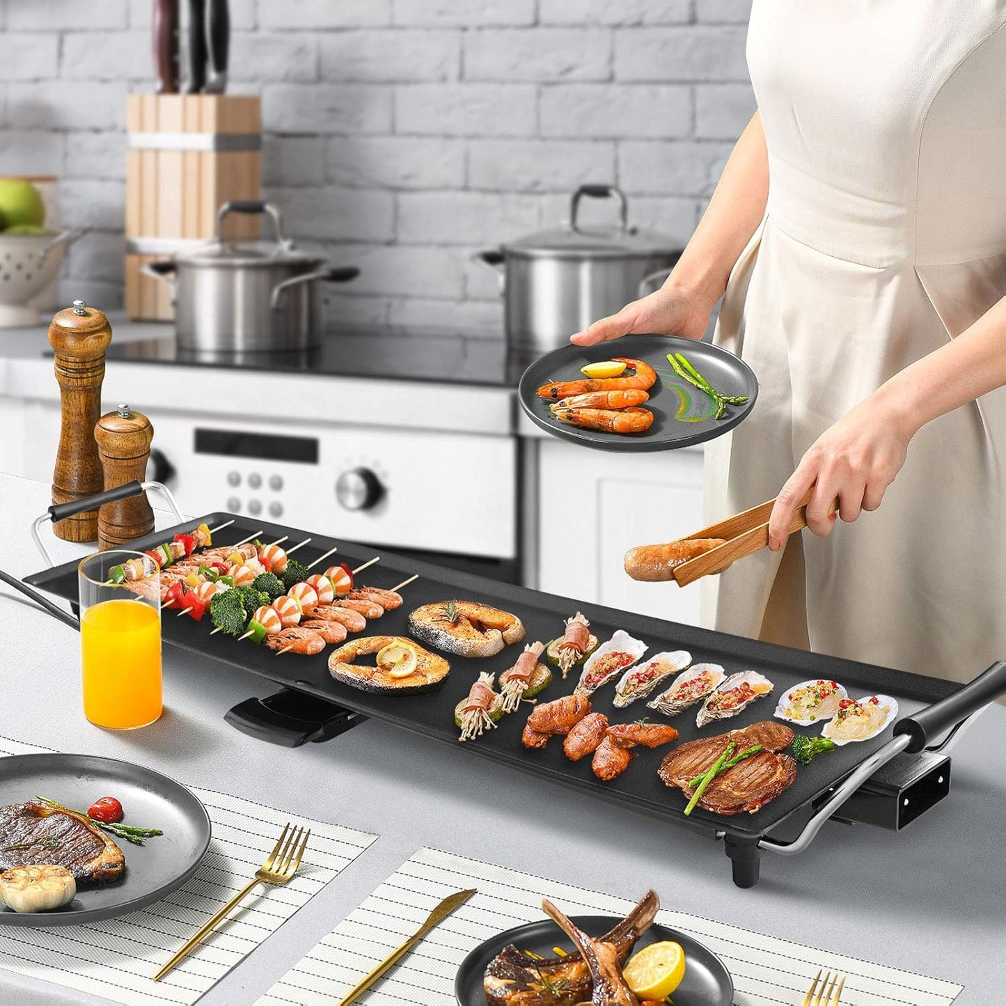 GOPLUS Plancha Électrique XXL Antiadhésive avec Thermostat Ajustable, Grille de Table Antidérapante et Lavable avec Poignée Rembourrée, Grande Capacité pour 8 Personnes, 1800W, 90 x 23CM