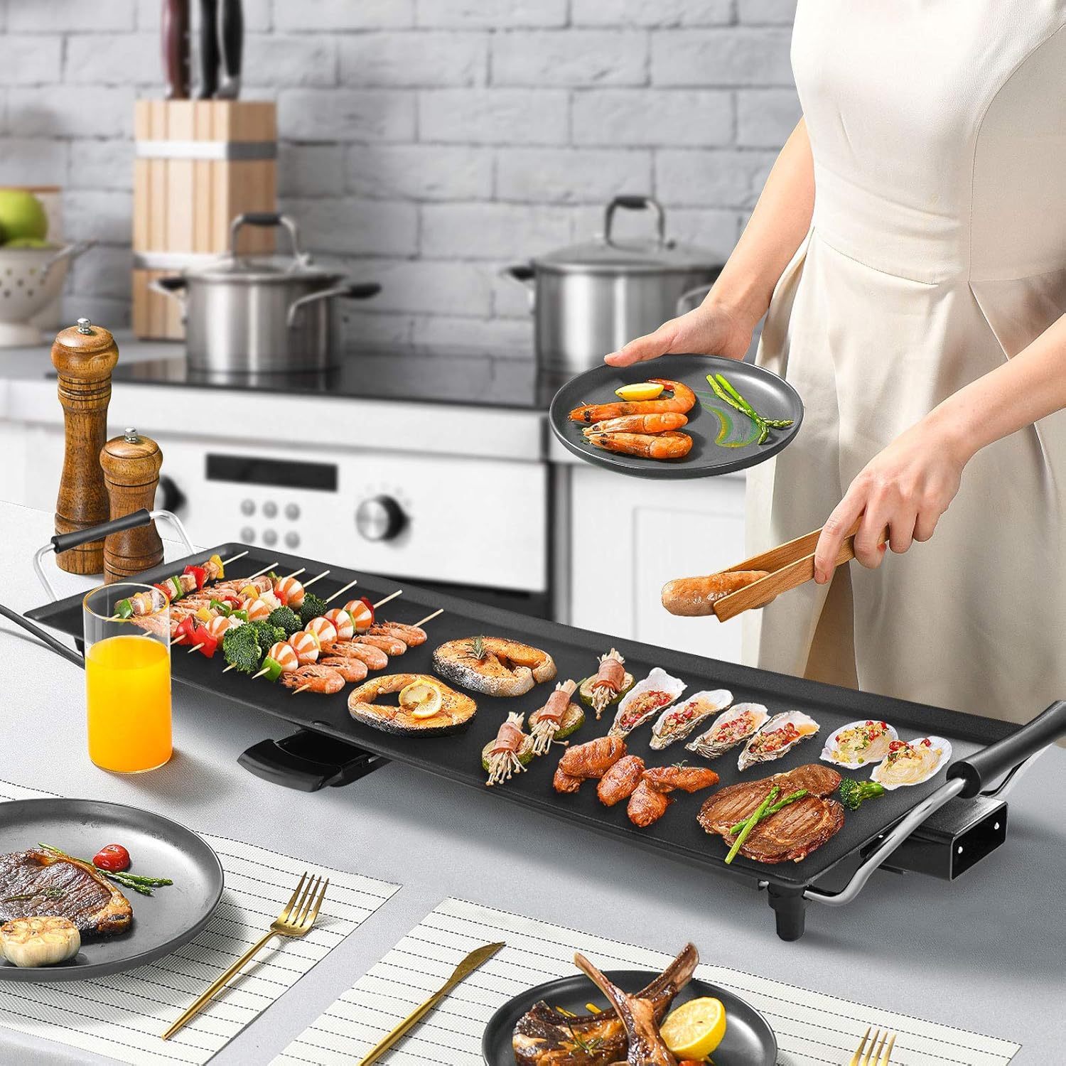 GOPLUS Plancha Électrique XXL Antiadhésive avec Thermostat Ajustable, Grille de Table Antidérapante et Lavable avec Poignée Rembourrée, Grande Capacité pour 8 Personnes, 1800W, 90 x 23CM
