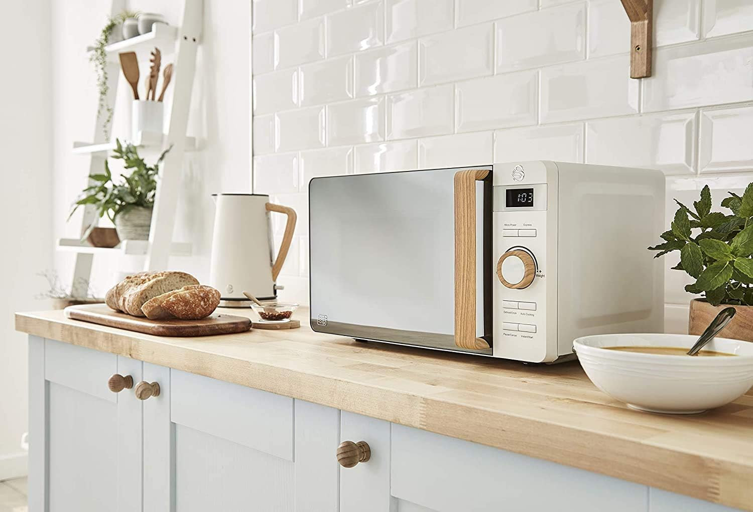 Four À Micro-Ondes Numérique Nordic 20 L, 6 Niveaux De Puissance, 800 W, Minuterie De 30 Minutes, Nettoyage Facile, Mode Dégivrage, Design Moderne, Poignée Effet Bois, Blanc Mat