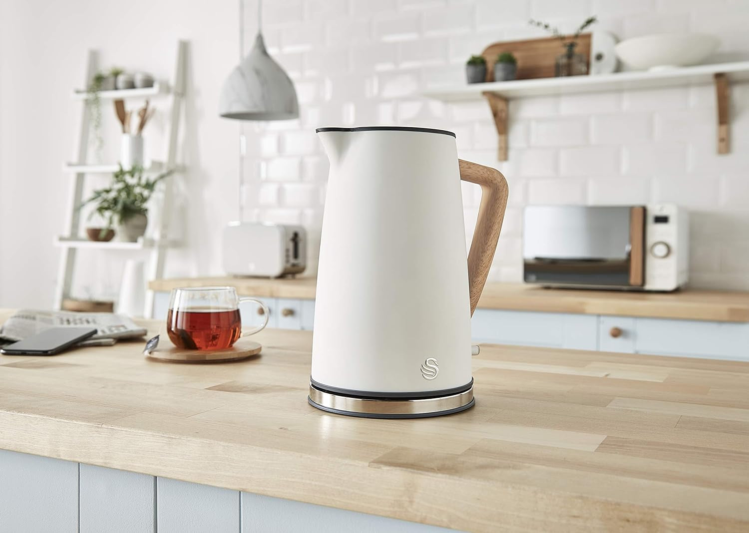 Nordic Micro-Ondes Numérique 20 L, 6 Niveaux De Fonctionnement, 800 W Puissance & Nordic Bouilloire Électrique Ultra Rapide Sans Fil Design Moderne 1,7 L 2200 W Poignée Effet Bois Blanc