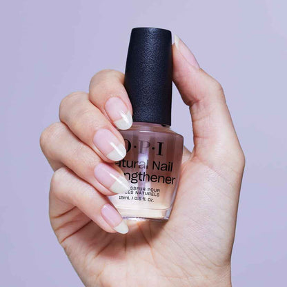 OPI Natural Nail Strengthener – Base Coat Et Soin Fortifiant Enrichi En Vitamines a & E – Pour Ongles Mous Et Cassants – Flacon 15 Ml