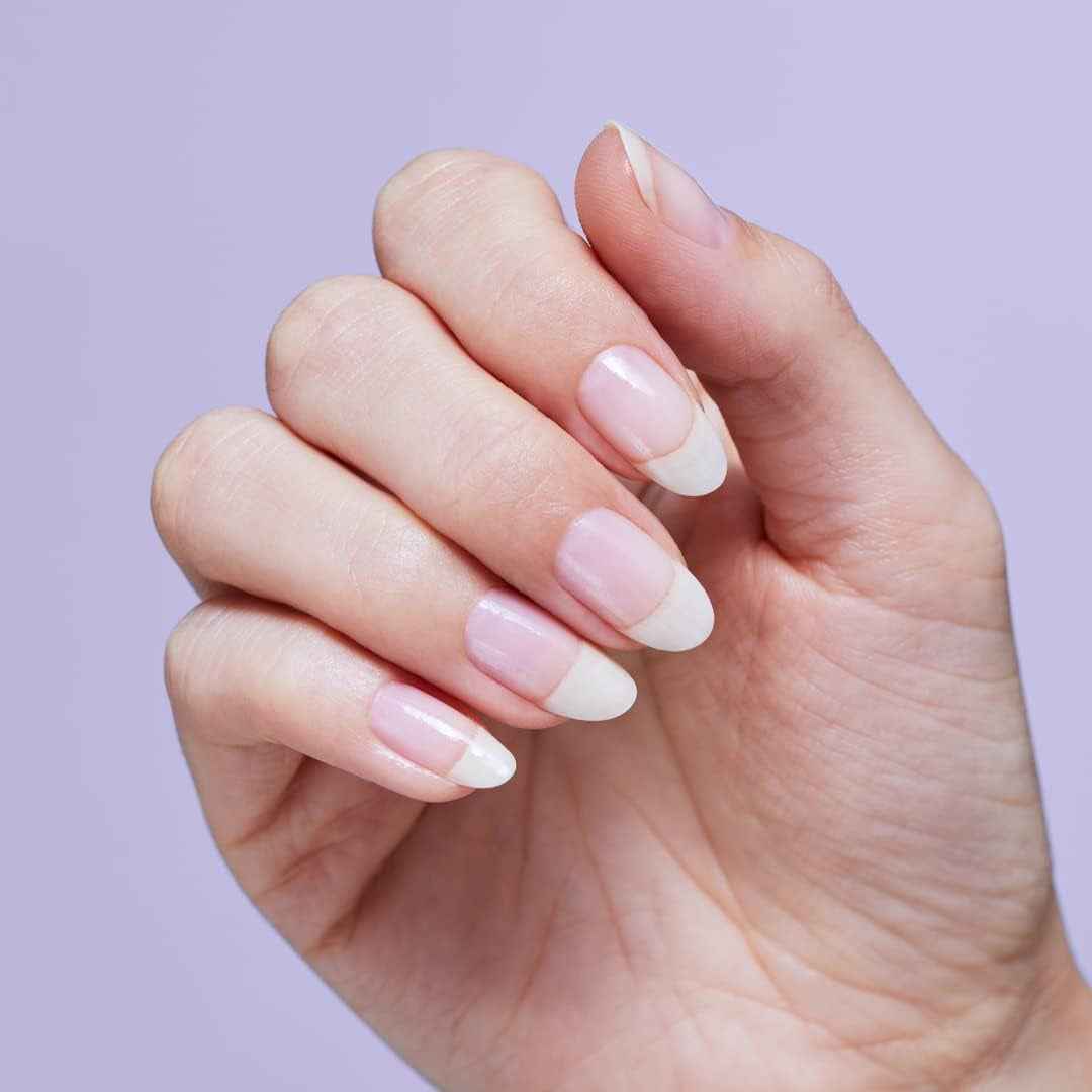 OPI Natural Nail Strengthener – Base Coat Et Soin Fortifiant Enrichi En Vitamines a & E – Pour Ongles Mous Et Cassants – Flacon 15 Ml