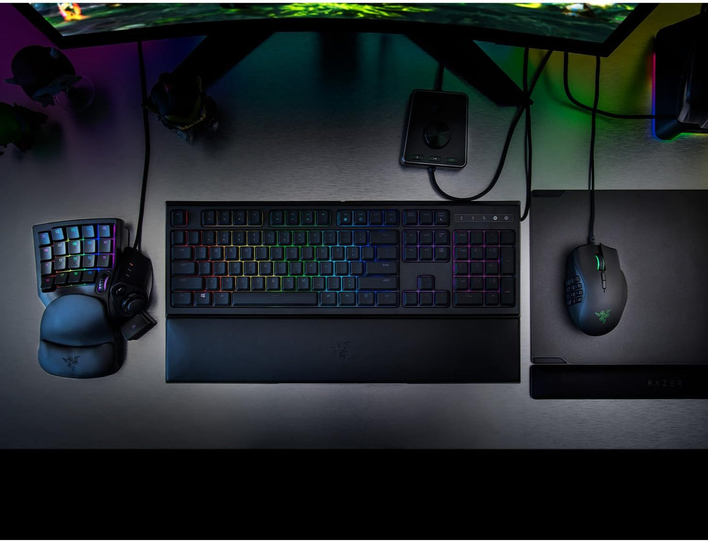 Razer Tartarus V2 - Pavé Numérique Gamer (32 Touches Entièrement Programmables, Forme Ergonomique Avec Paume Détachable, Fonctionnalité Hypershift, Eclairage RGB Chroma) Noir