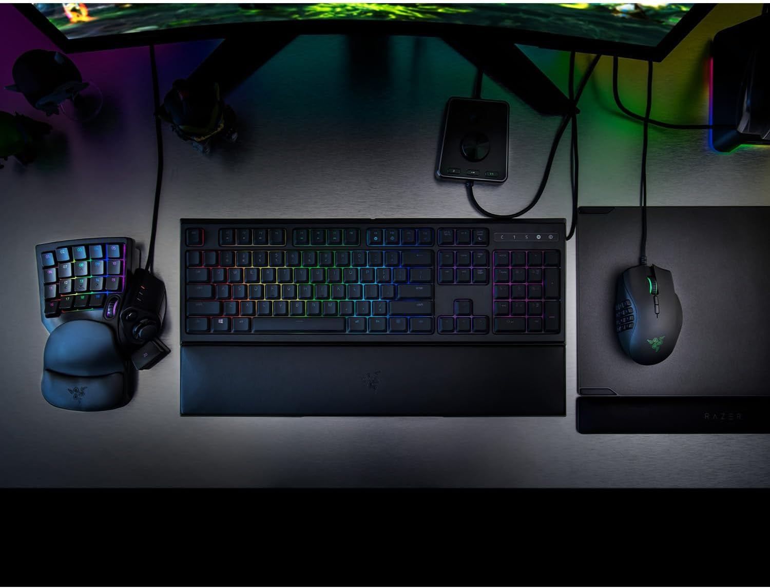 Razer Tartarus V2 - Pavé Numérique Gamer (32 Touches Entièrement Programmables, Forme Ergonomique Avec Paume Détachable, Fonctionnalité Hypershift, Eclairage RGB Chroma) Noir