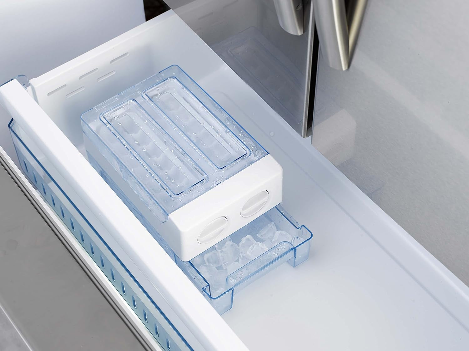 HISENSE Mkgnf536 ED Réfrigérateur/Congélateur/A + +/177,4 Cm Hauteur/322 Kwh/An/417 L Refroidissement Partie/119 L Partie Congélateur/Distributeur D'Eau/Réglage De La Température Séparés/Inox