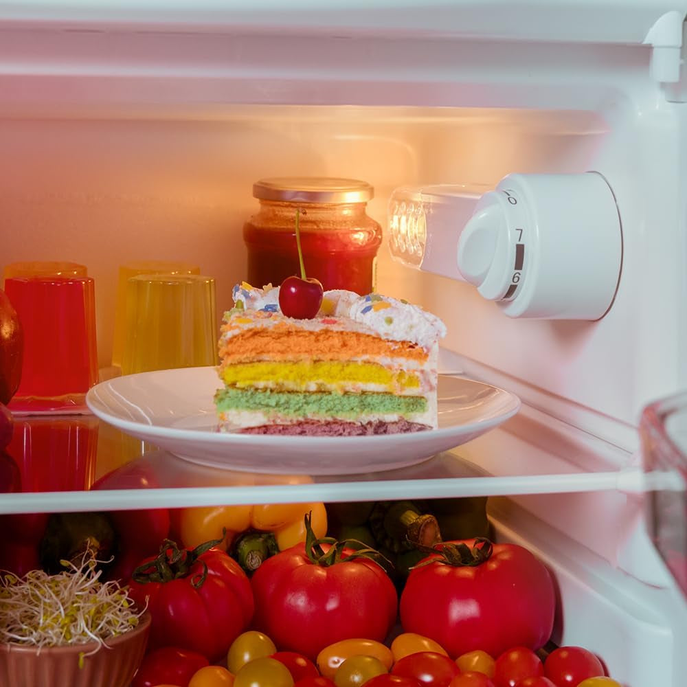 Mini Frigo Réfrigérateur Rétro Bolero Coolmarket TT Origin 110 Noir E. Mini Frigo Rétro Avec Une Capacité De 110L, Classe E, Icebox, LED Intérieur, Poignée Chromée, Plateaux En Verre