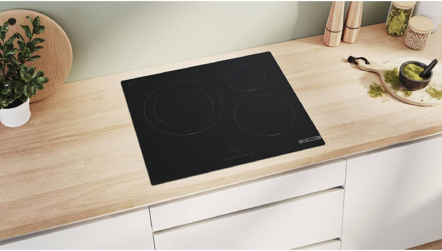 Bosch PUJ611BB5E Série 4 - Plaque Induction, Touch Select | 60 Cm, Noir, 3 Foyers, Zone De Cuisson De 28 Cm, Powerboost, Timer Avec Fonction Arrêt, 17 Niveaux De Réglage De La Puissance