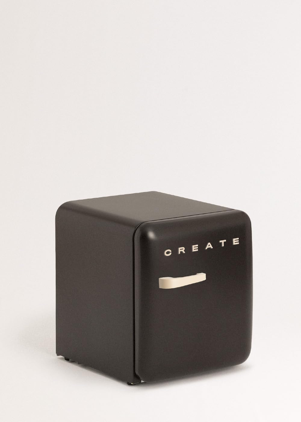 RETRO FRIDGE 50 SAND - Réfrigérateur Noir Poignée Sable / 85 W, Mini Bar, Une Étagère, Design Rétro, 50 Cm, Deux Étagères, Capacité De 48 L, Économie D'Énergie, 50 X 44 X 49,8 Cm