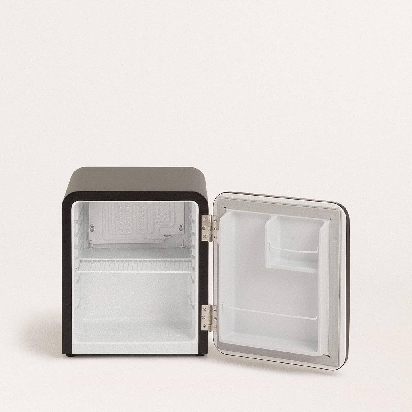 / RETRO FRIDGE 50 Silver/Réfrigérateur Noir Avec Poignée Argent/Pratique Et Fonctionnel, Matériaux Résistants