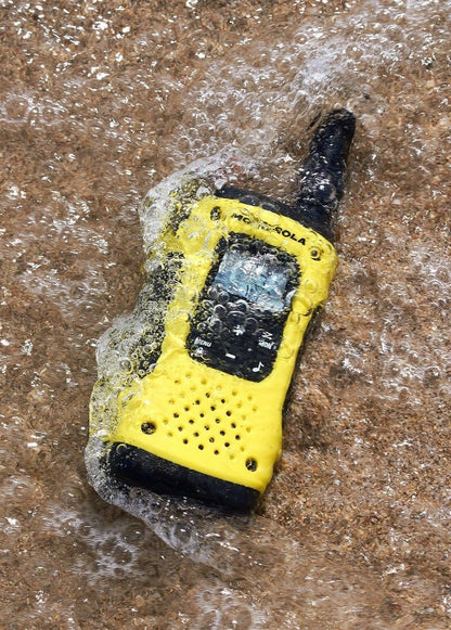 - Lot De 2 Talkie Walkies - TALKABOUT T92 - PMR446 - Noir/Jaune - Longue Portée -Indice IP67 - Fonctionnent Avec Batterie