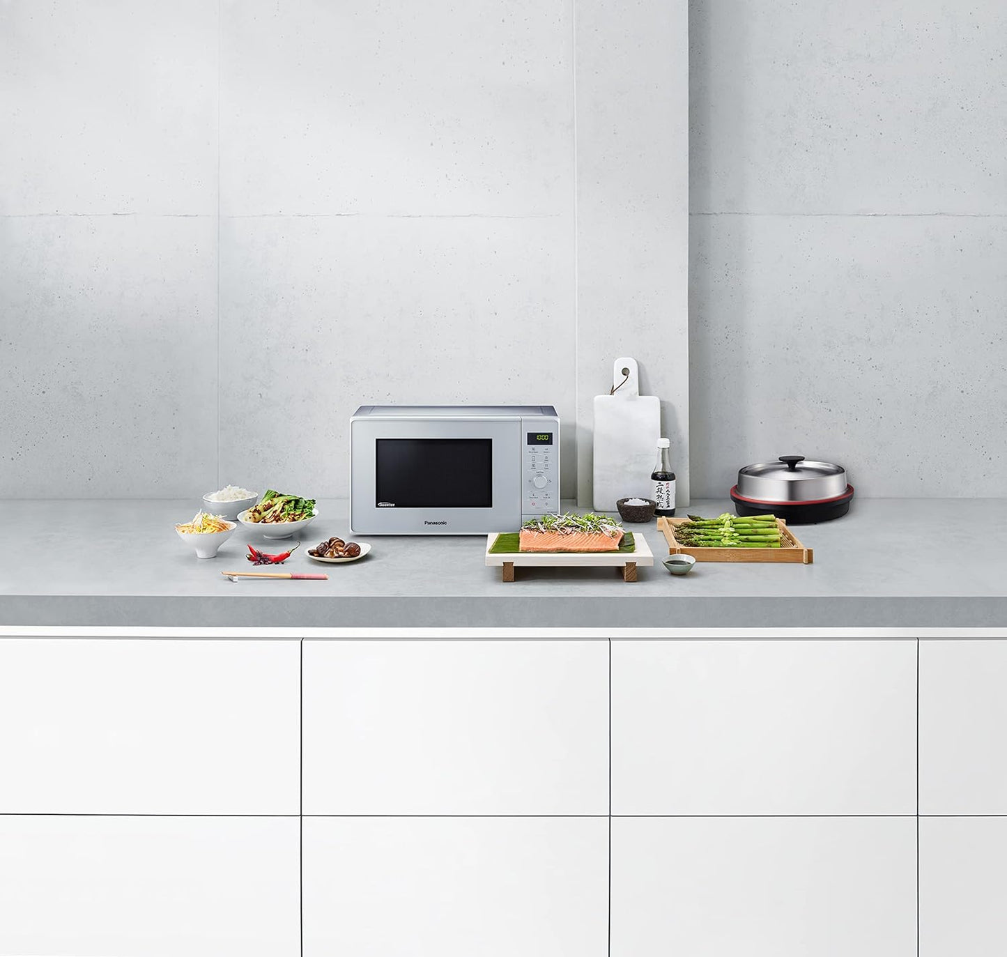 NN-GD36HMSUG | Four Micro-Ondes Gril 2 En 1, 23 L, Technologie Inverter, Gril Quartz 1000 W, Micro-Ondes 1000 W, Moule Vapeur, 17 Programmes, Plateau Tournant 28,5 Cm, Argent – Version FR
