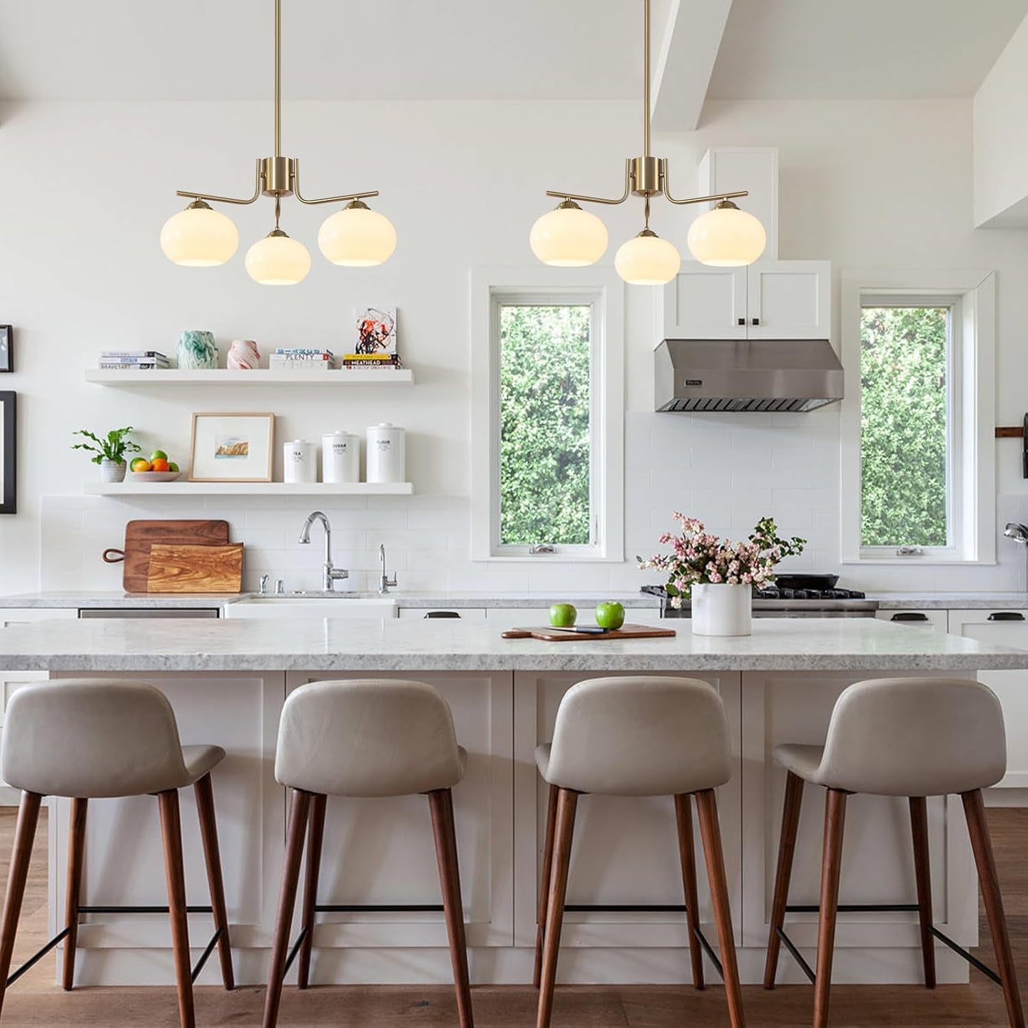 Lustres Sputnik Modernes En Verre De Lait Blanc À 3 Lumières Du Milieu Du Siècle | Abat-Jour De 18 Cm, Hauteur Réglable, Laiton Brossé, Doré, Suspension Pour Plafond Incliné, Salle À Manger, Cuisine, Foyer
