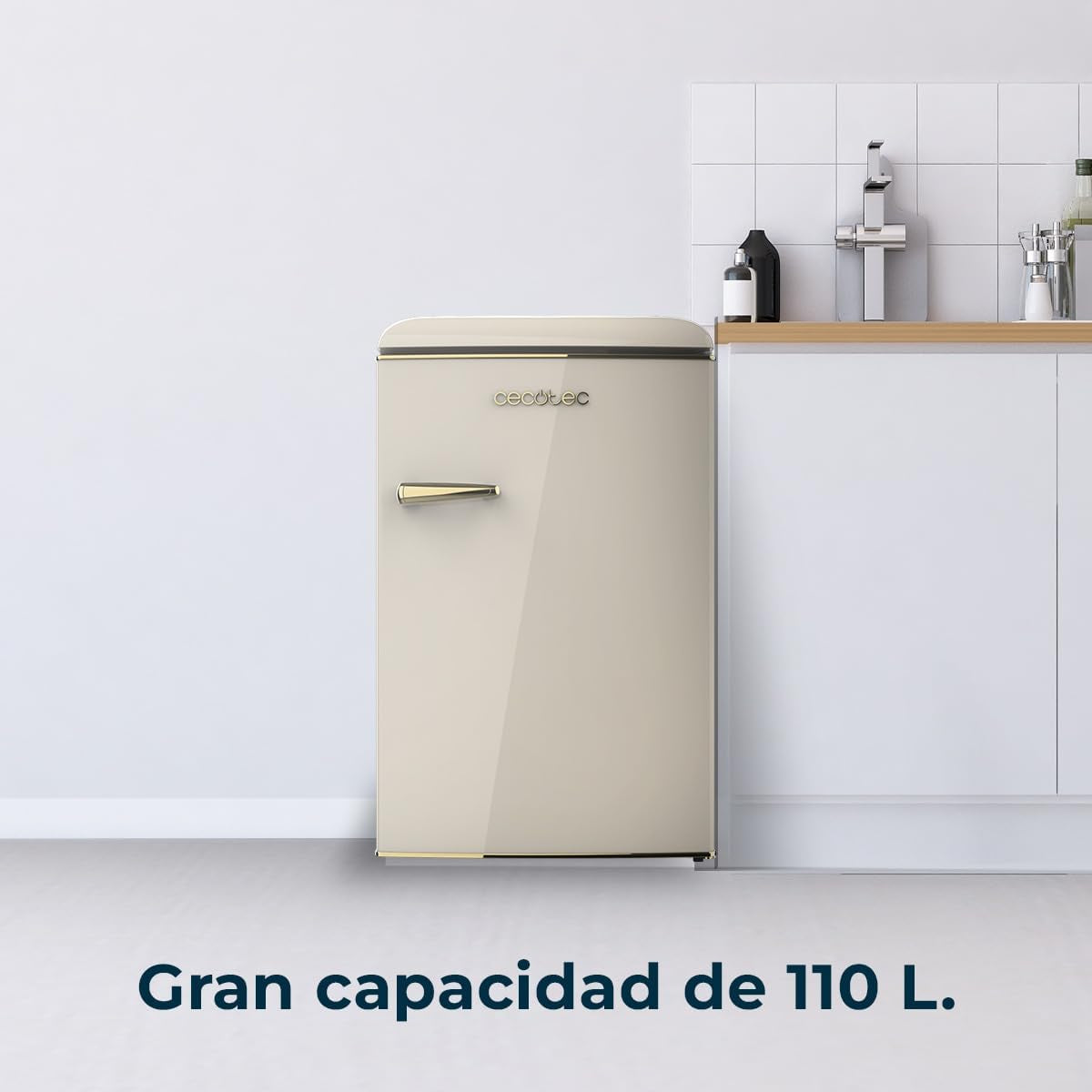 Mini Frigo Réfrigérateur Rétro Bolero Coolmarket TT Origin 110 Beige E. Mini Frigo Rétro Avec Une Capacité De 110L, Classe E, Icebox, LED Intérieur, Poignée Chromée, Plateaux En Verre
