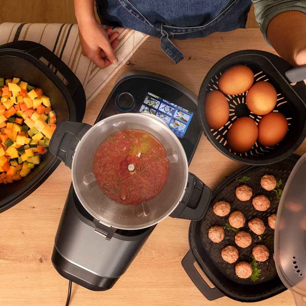 Robot De Cuisine Multifonction Mambo Touch - 1600 W, 37 Fonctions | Écran Tactile TFT 5" Avec Livre De Recettes Intégré, Capacité 3,3 Litres, Application, Balance Et Jarre En Acier Inoxydable