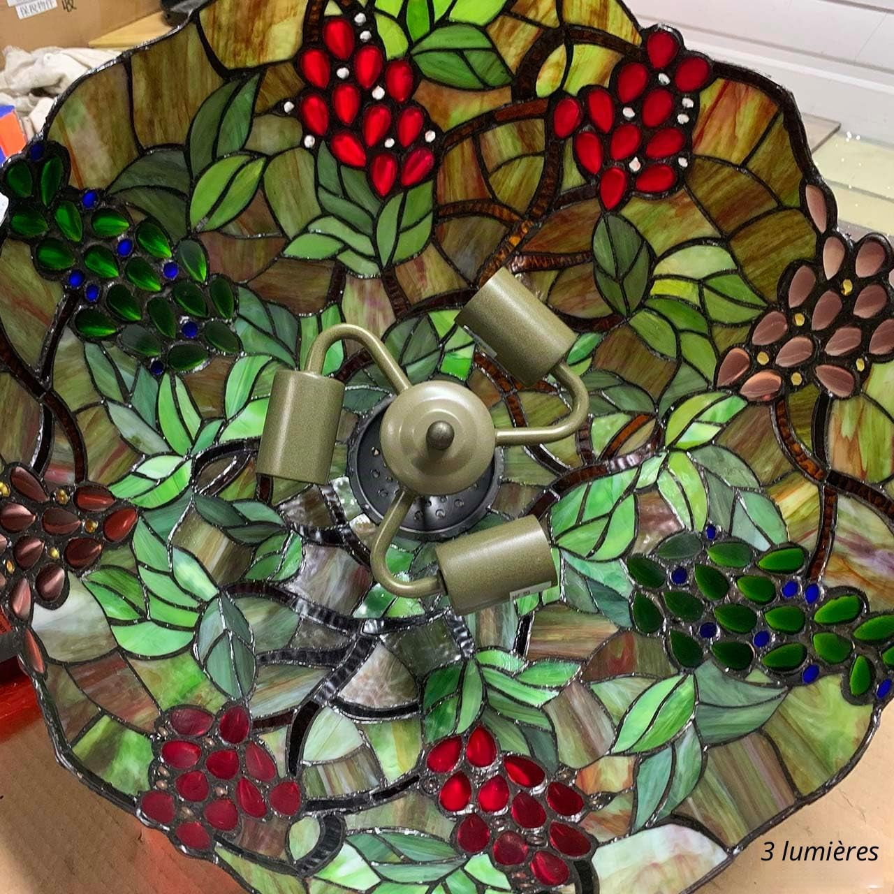 L30762 Plafonnier Suspendu En Verre Teinté Style Tiffany Raisin Avec Abat-Jour De 45,7 Cm De Large, 3 Lumières, Câblé
