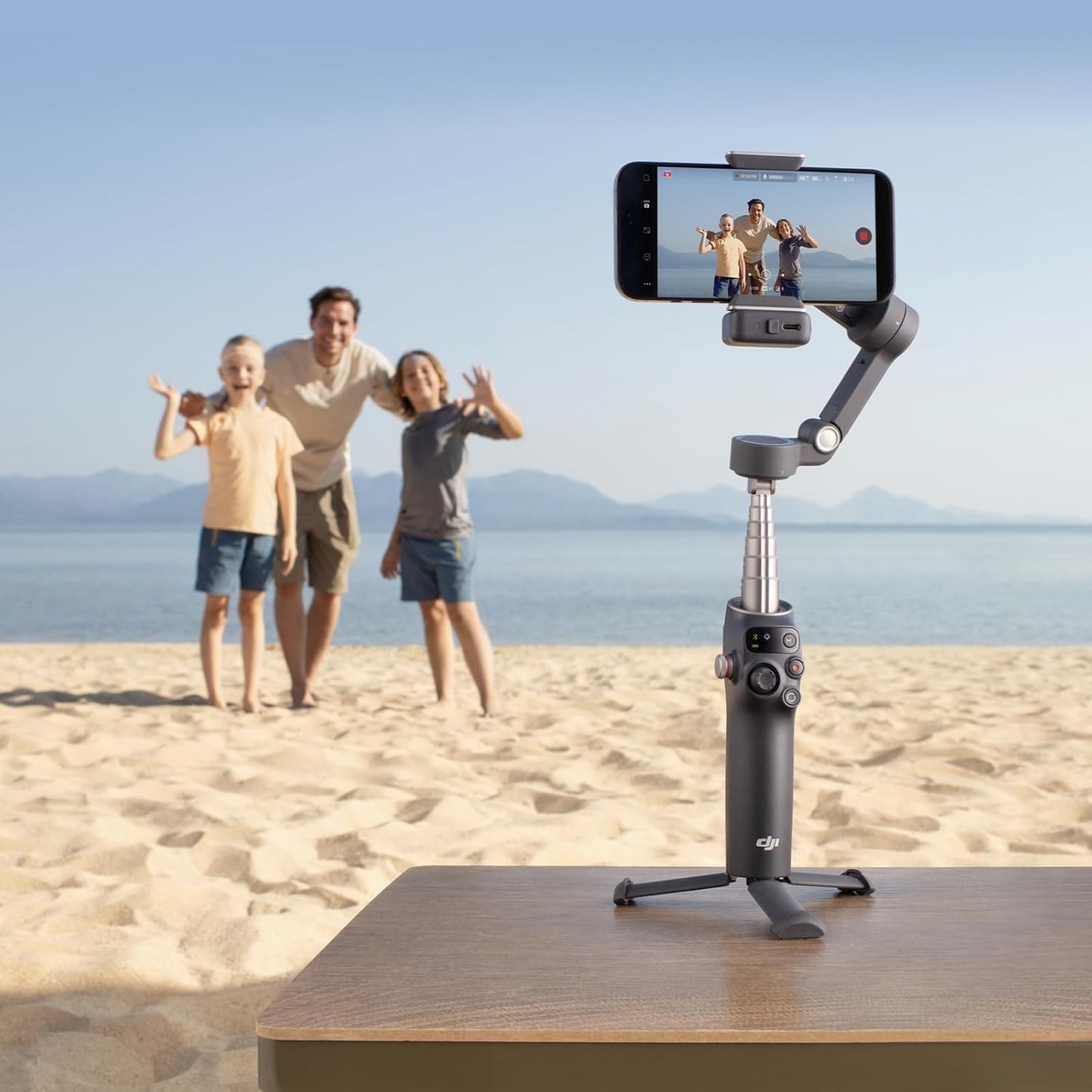 Stabilisateur Nacelle DJI Osmo Mobile 7P Pour Iphone, Android, Suivi Natif | Éclairage, Nacelle Pour Téléphone À 3 Axes, Lancement Rapide, Édition En Un Seul Clic, 10 H D'Utilisation