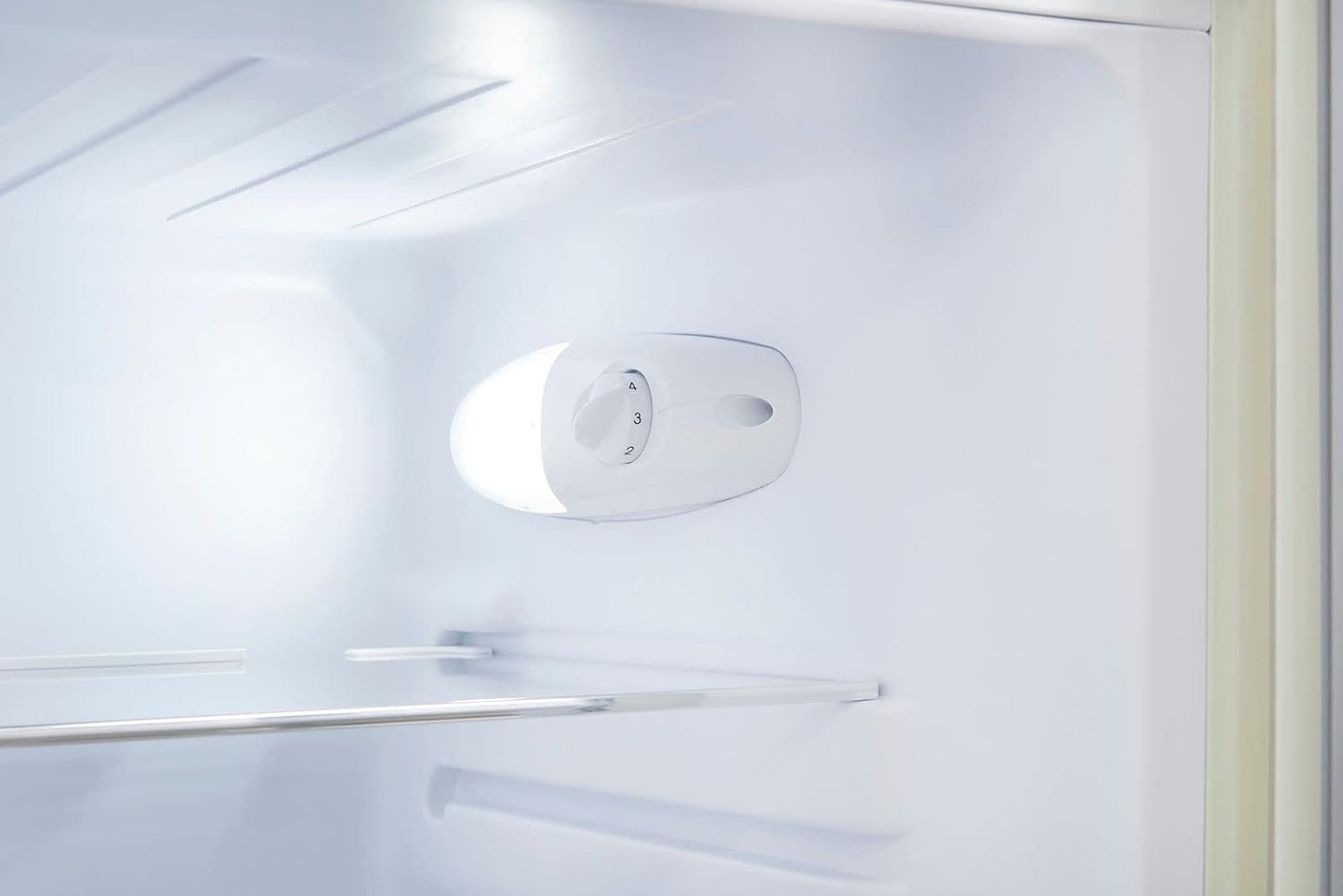 Exquisit Réfrigérateur Rétro RKGC270-45-H-160E - Noir Mat - Volume : 206 L - Réfrigérateur Rétro Avec Congélateur - Avec Étagères De Porte Et Étagères En Verre - Lumière LED