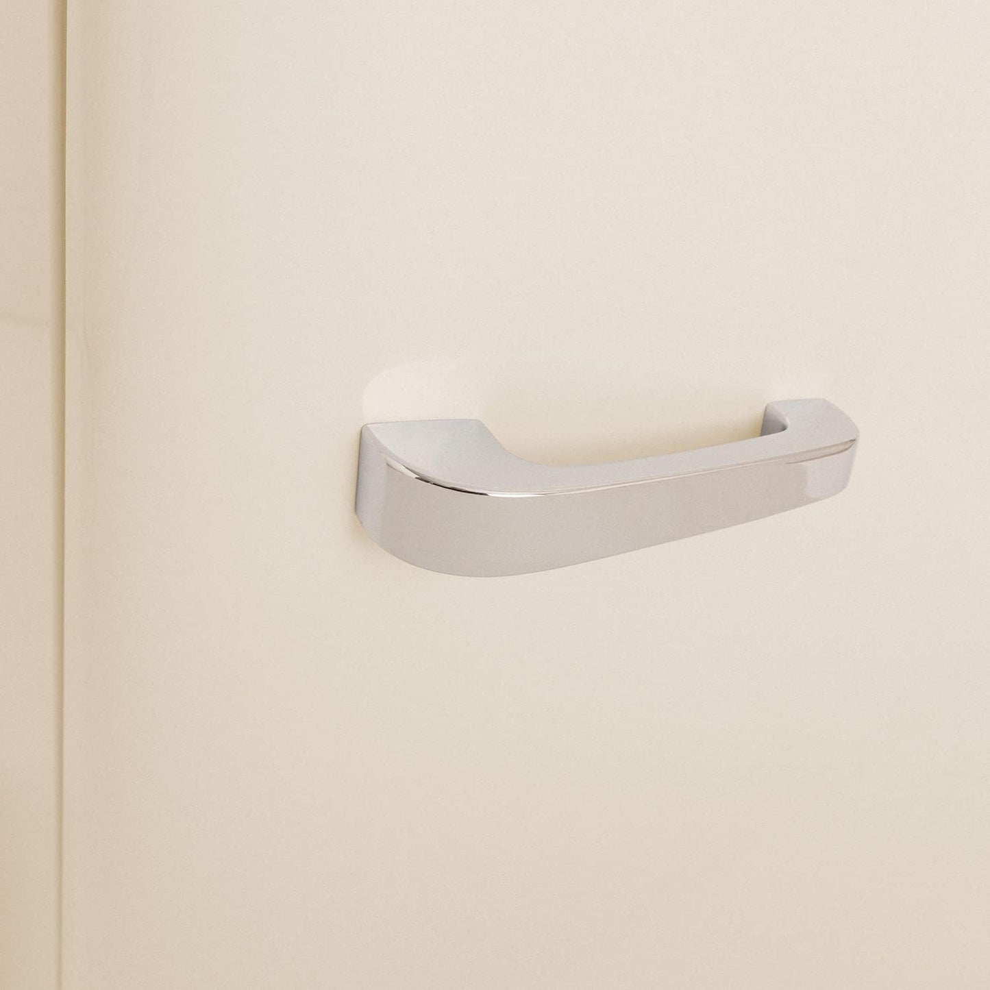 / RETRO FRIDGE 83.5 Silver/Réfrigérateur Blanc Cassé Avec Poignée Argent/Pratique Et Fonctionnel, Matériaux Résistants